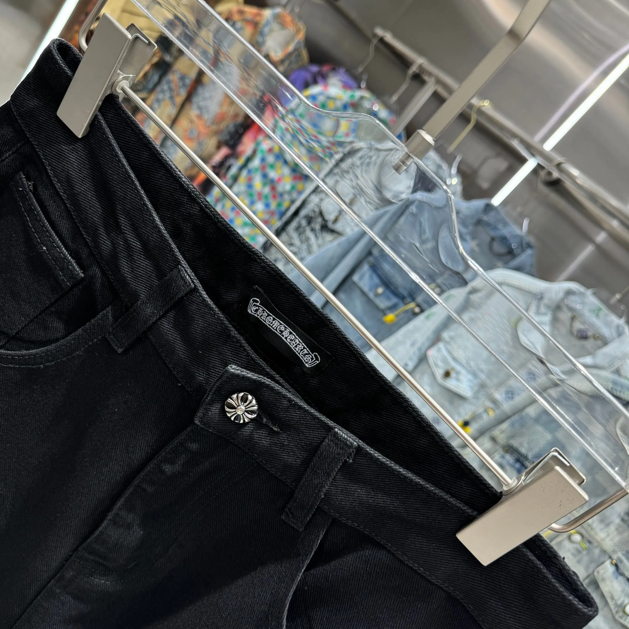 🅿️270 Crow Heart Cross Logo + Printed Logo Jeans 2025 latest product, original goods, washed casual jeans, imported original washed stretch fabric, comfortable and elastic, original hardware accessories decorated with logo, super correct version, extremely high grade, counter quality, fashionable and stylish upper body. The printing uses imported foam printing, customized buttons, YKK zippers. The complete set of accessories is customized by molding. Color: Black Size: S-XXL 28 30 32 34 36 code